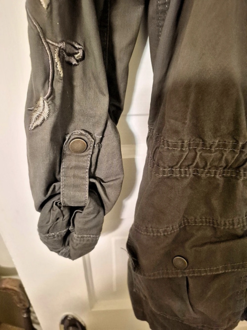 Ashley By 26 International Embroidered Utility Jacket Olive M 18.5” PTP - Picture 3 of 10